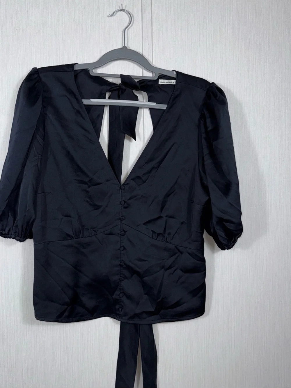 Abercrombie & Fitch Black Satin V-Neck Tie-Back Blouse